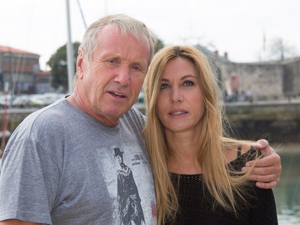 Yves Renier et Mathilde Seigner posent lors du Photocall de 'Medecin chef de la sante' au Festival de la fiction télévisée de La Rochelle, le 14 septembre 2012 à La Rochelle, France. | Photo : Getty Images.