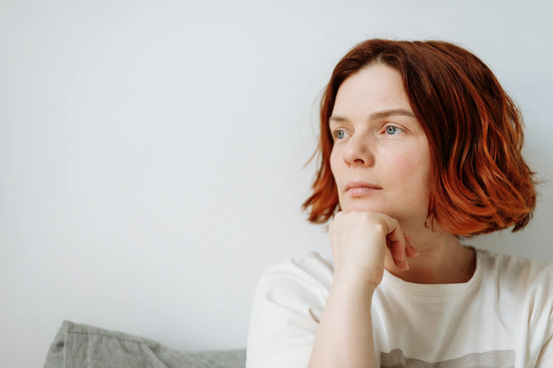 A woman sitting and thinking | Source: Pexels