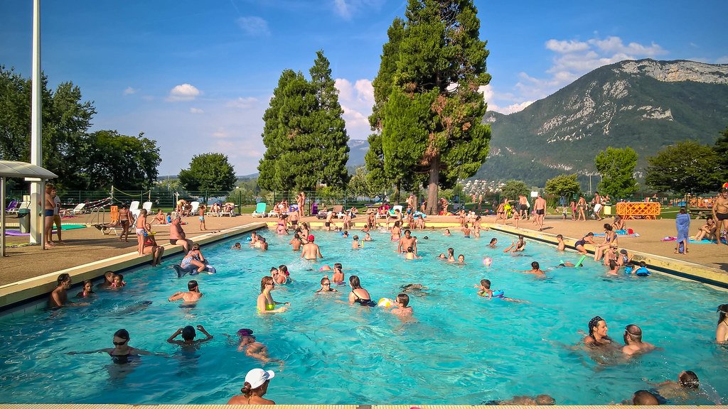 Piscina concurrida. | Foto: Flickr