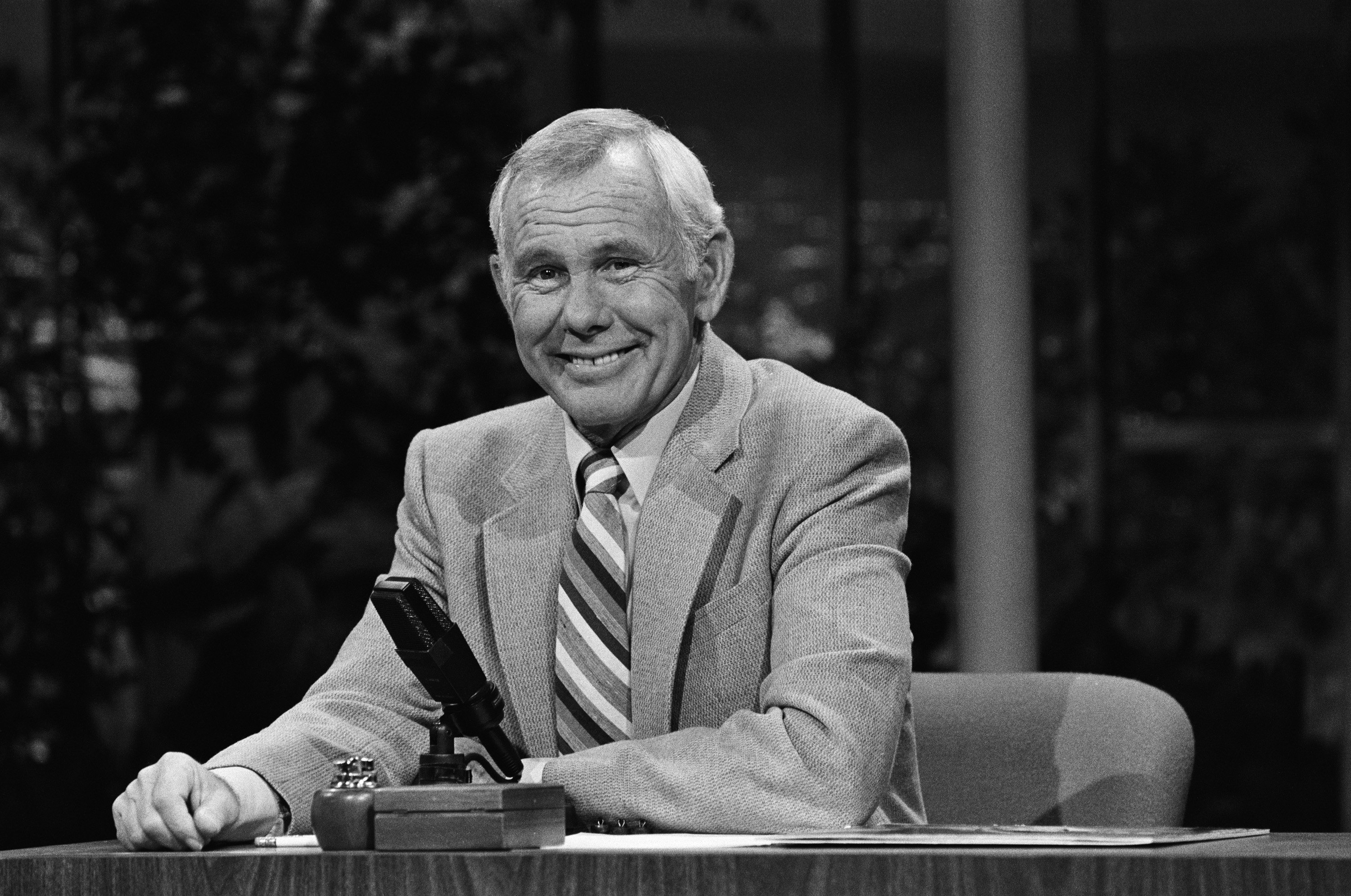 Johnny Carson on air during his show "The Tonight Show Starring Johnny Carson" on July 28, 1982. | Source: Getty Images