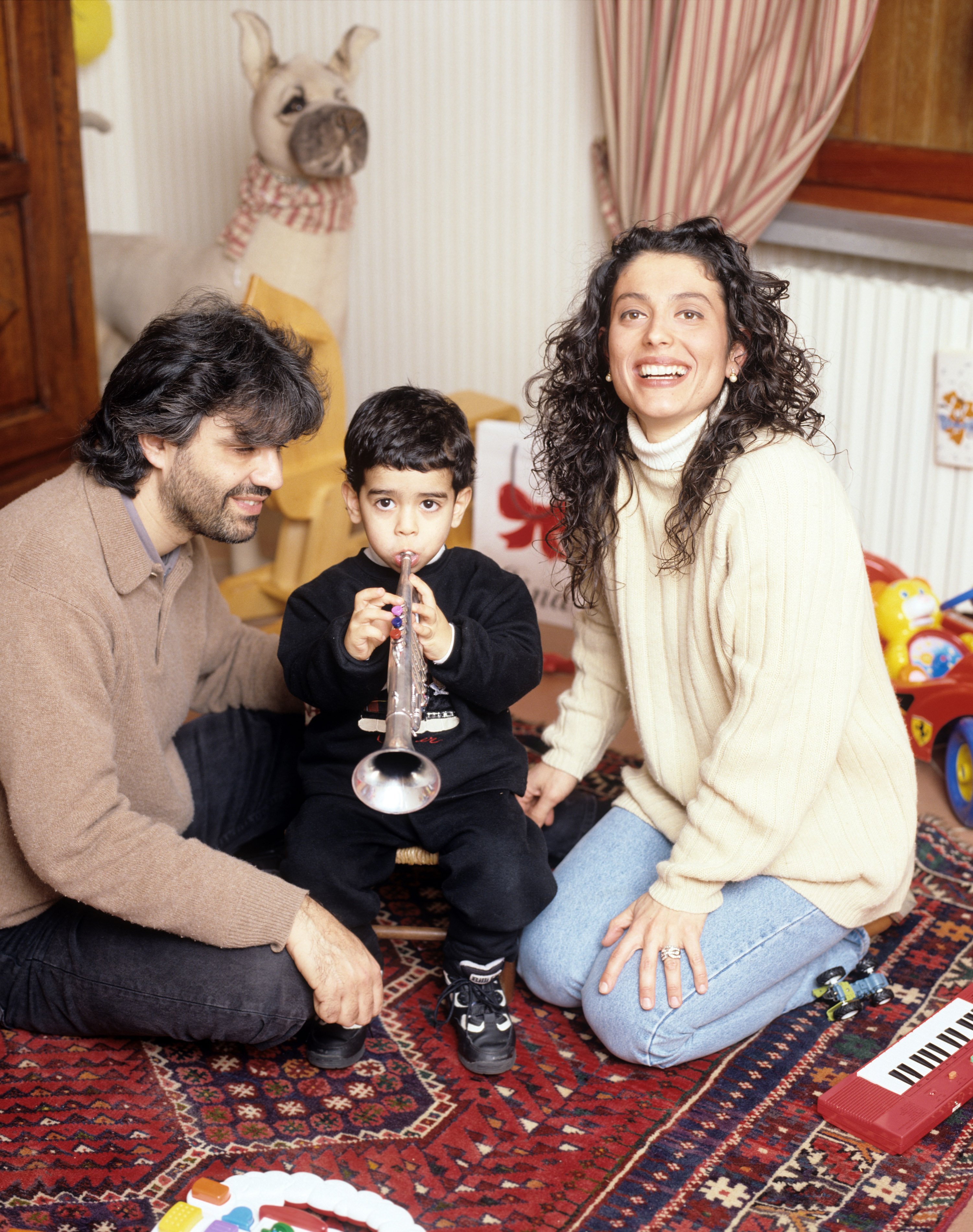 Andrea Bocelli, Enrica Cenzatti and their sons, Amos and Matteo, in Tuscany, Italy, in 1997. | Source: Getty Images