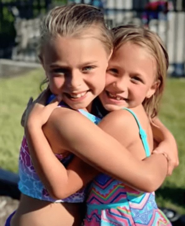 Sisters Aubree and Mariah hugging. | Source: youtube.com/Good Morning America
