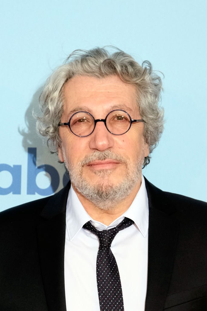 Alain Chabat attends the "Je Suis la - #jesuisla" Photocall at UGC Normandie on February 04, 2020 in Paris, France. | Photo : Getty Images Alain Chabat attends the "Je Suis la - #jesuisla" Photocall at UGC Normandie on February 04, 2020 in Paris, France. | Photo : Getty Images
