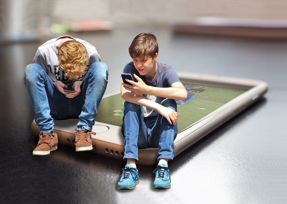 Enfant utilisant la technologie| Photo : Pixabay Enfant utilisant la technologie| Photo : Pixabay