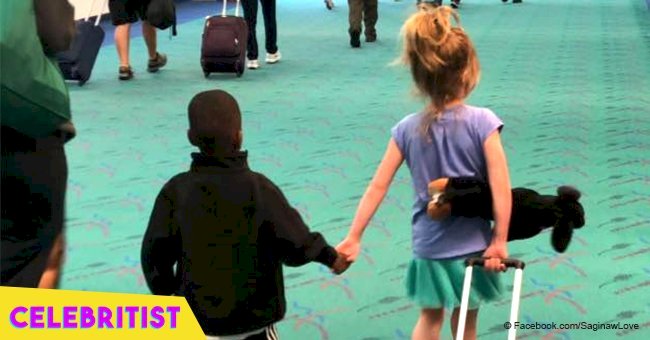 Heartwarming photo of white girl and black boy holding hands restores faith in humanity