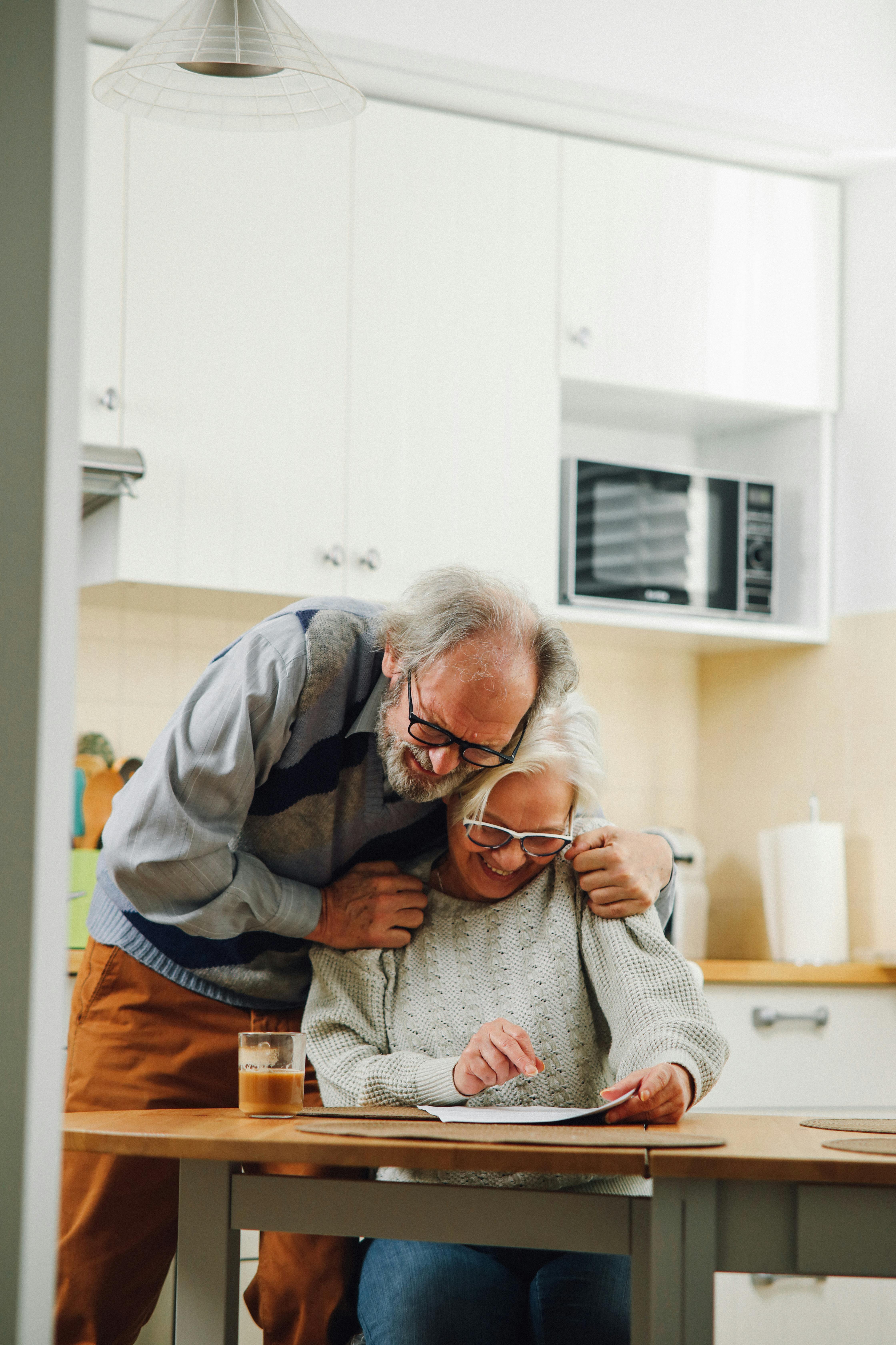 Happy elderly couple | Source: Pexels