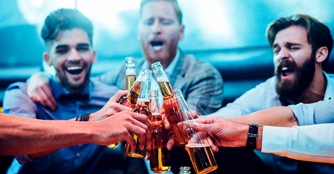 C'est le week-end, pourquoi ne pas prendre quelques verres de plus ? | Photo : Shutterstock