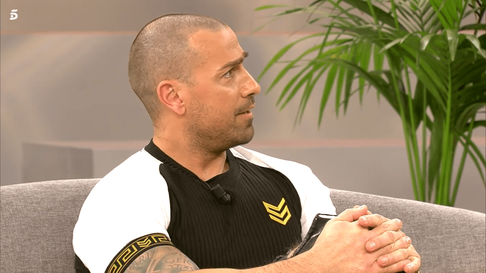 Rafa Mora, en "Sálvame", respondiendo a la acusación de Álvaro Lobo. | Foto: Telecinco