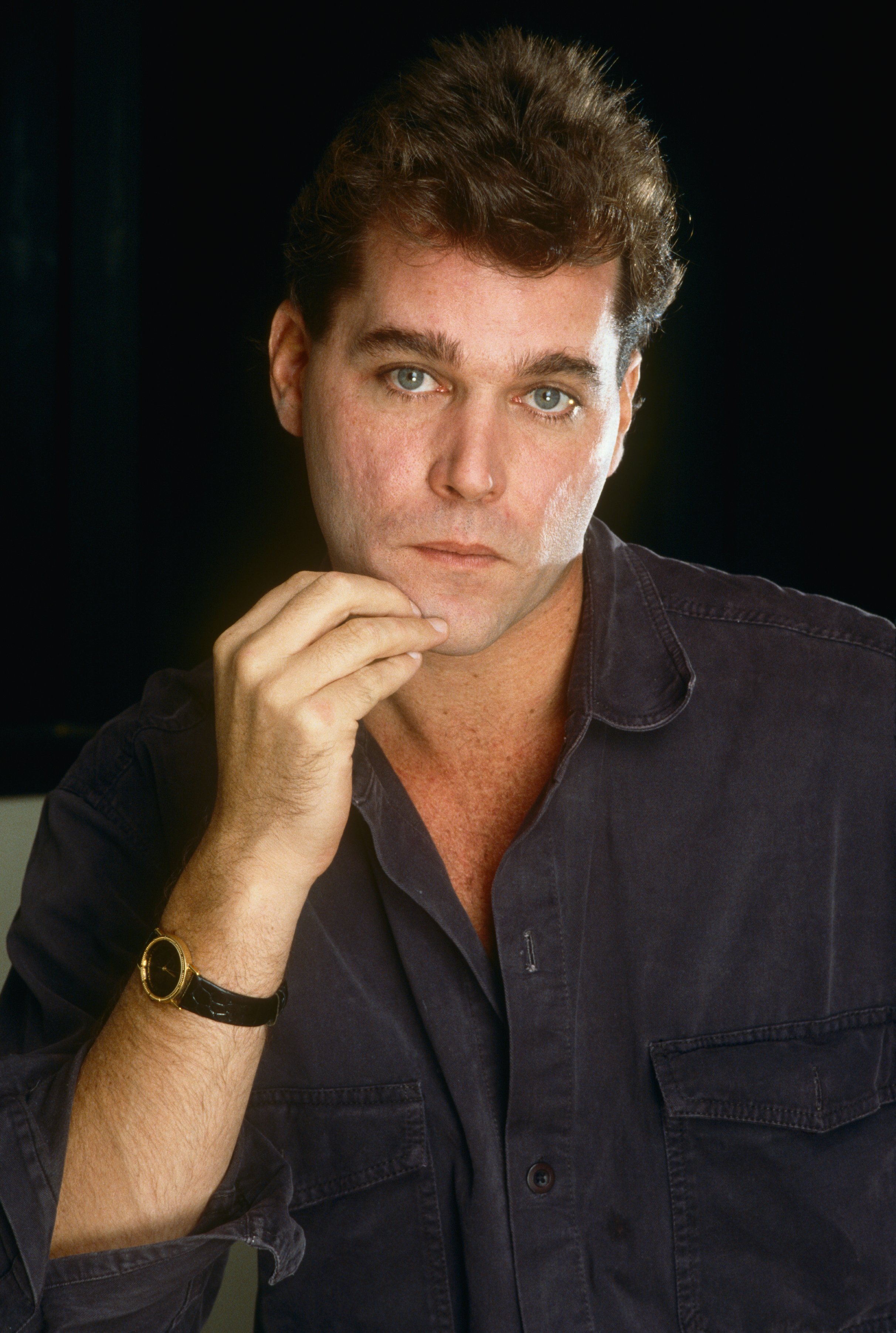 Ray Liotta, poses during a 1990 Los Angeles, California, photo portrait session. | Source: Getty Images