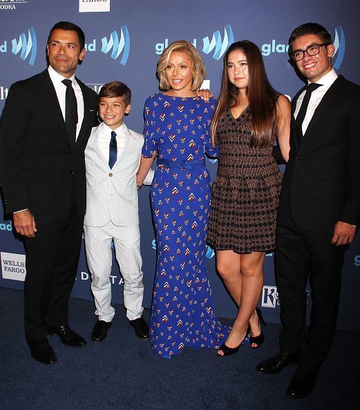 Mark Consuelos, Joaquin Consuelos, Kelly Ripa, Lola Consuelos and Michael Consuelos attend 26th Annual GLAAD Media Awards at The Waldorf Astoria | Photo: Getty Images