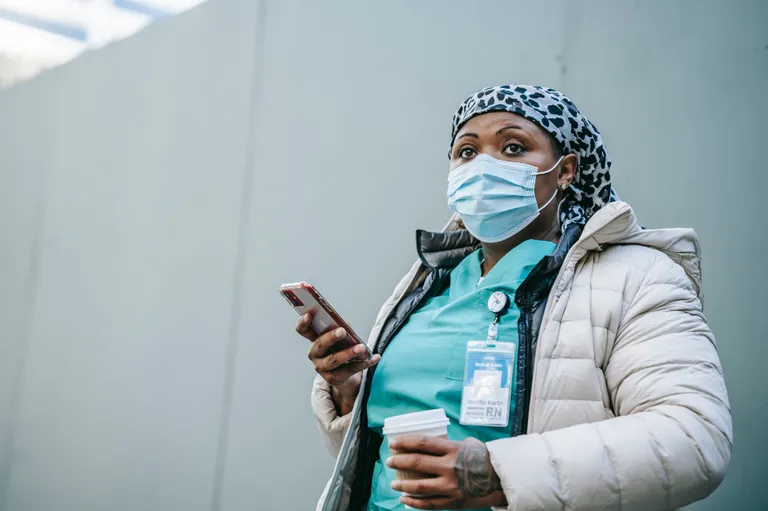 L'infirmière Becky est entrée dans la pièce et a commencé à enregistrer. | Source : Pexels