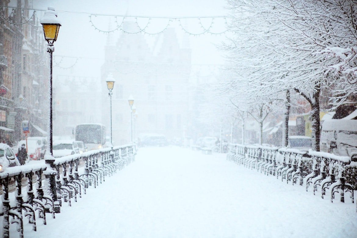 Jeremy fell and was quickly covered by a blanket of snow | Source: Unsplash