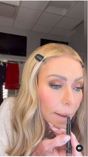 A screenshot of Kelly Ripa sharing her makeup lip tutorial posted on July 5, 2024 | Source: Instagram/kellyripa