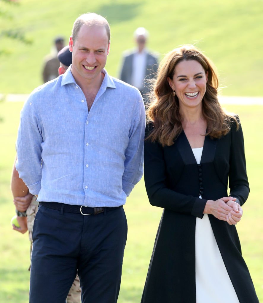 Le prince William et Catherine, duchesse de Cambridge visitent un Army Canine Center. | Photo : Getty Images