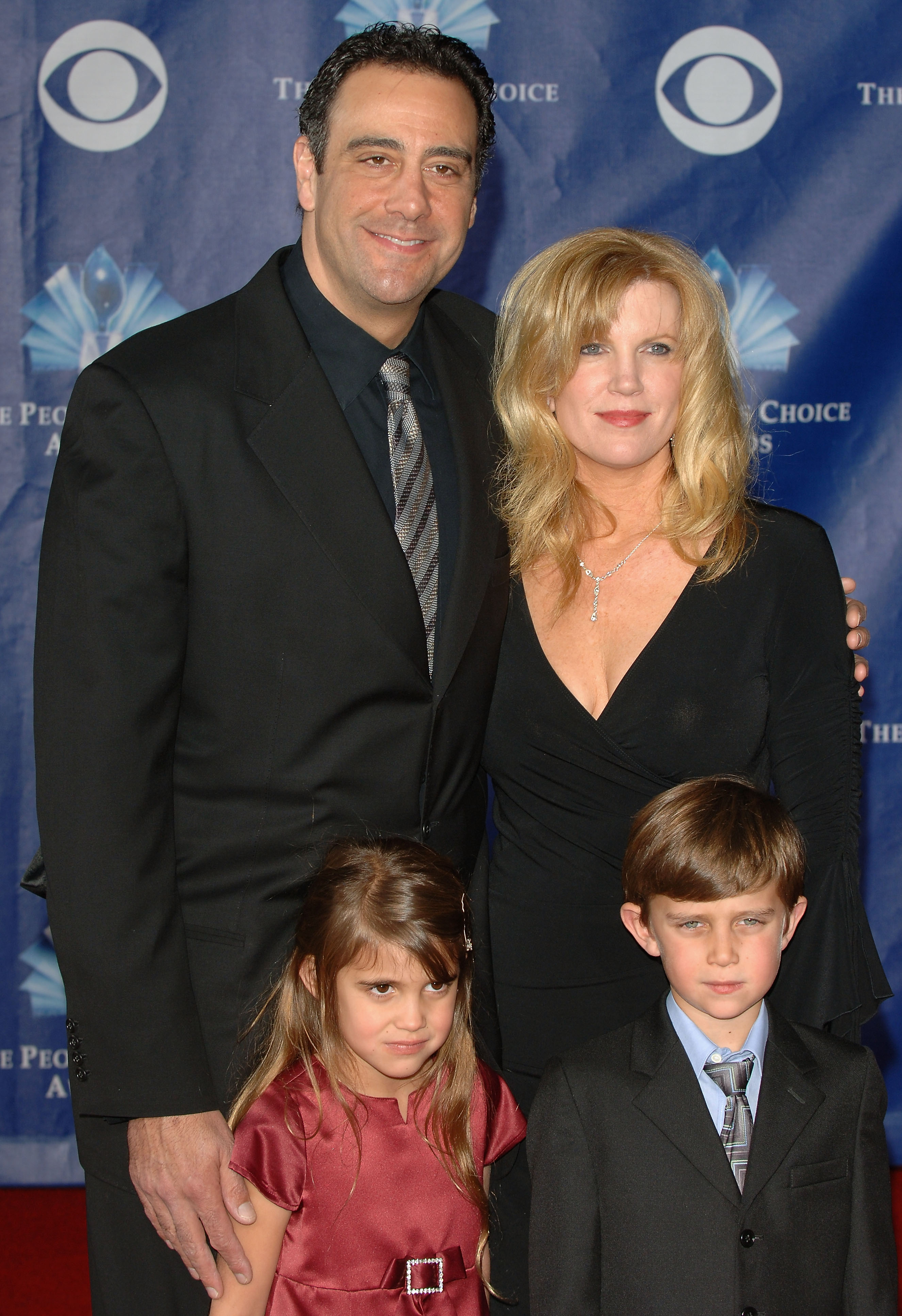 Brad Garrett, Jill Diven and their childrern Maxwell and Hope at the 32nd Annual People's Choice Awards on January 10, 2006, in Los Angeles, California. | Source: Getty Images