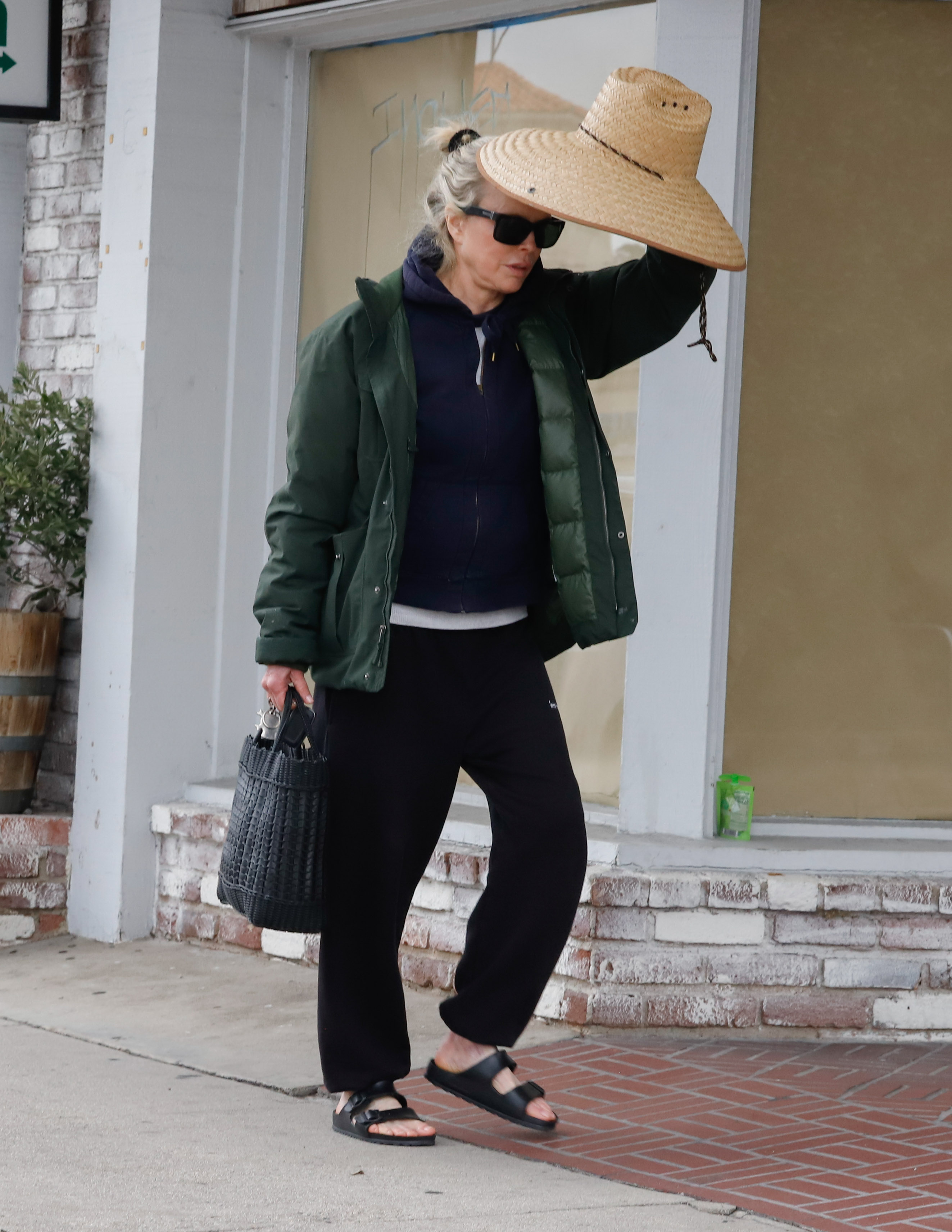 Kim Basinger is seen running errands on January 19, 2023 | Source: Getty Images