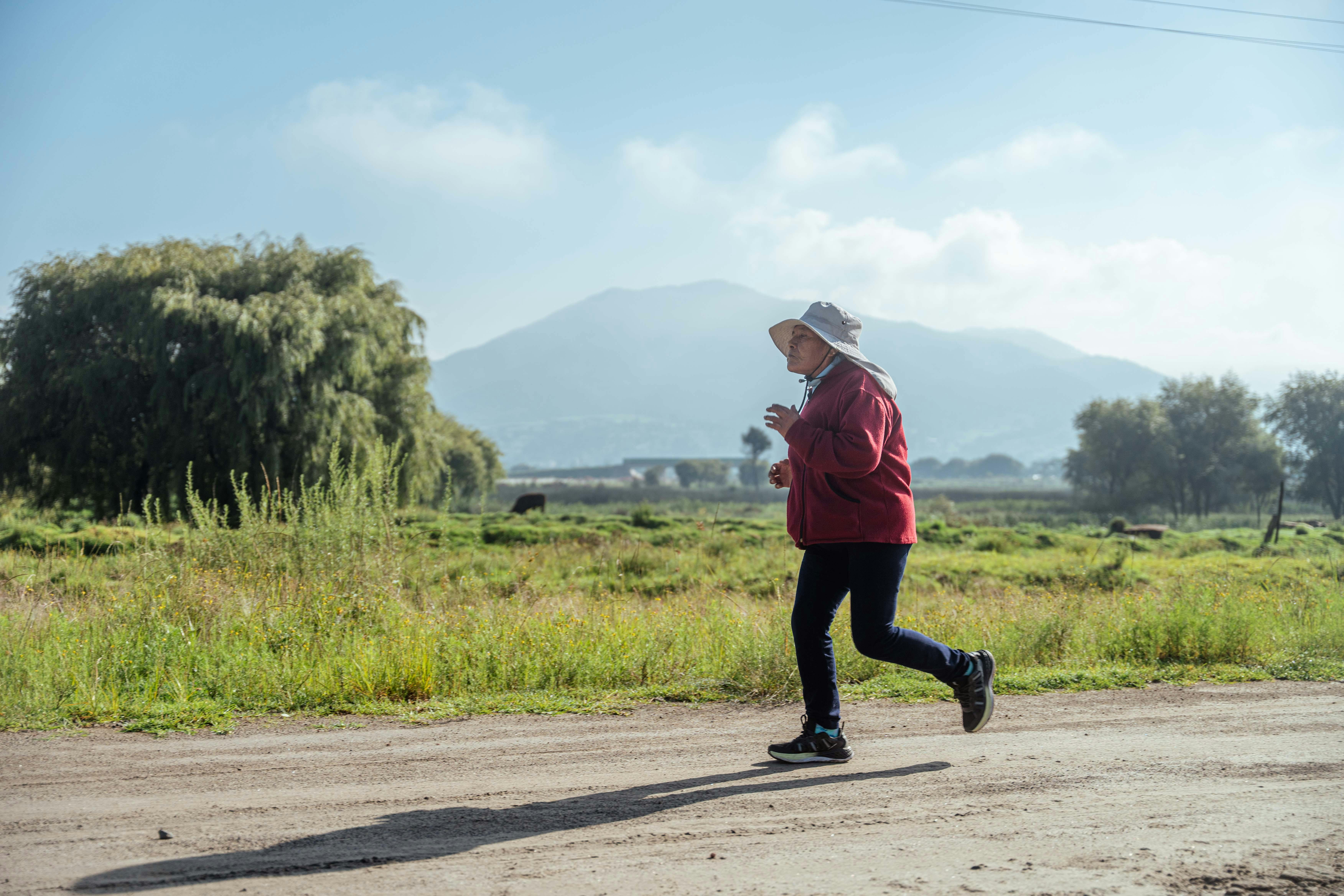 A woman jogging outdoors | Source: Pexels