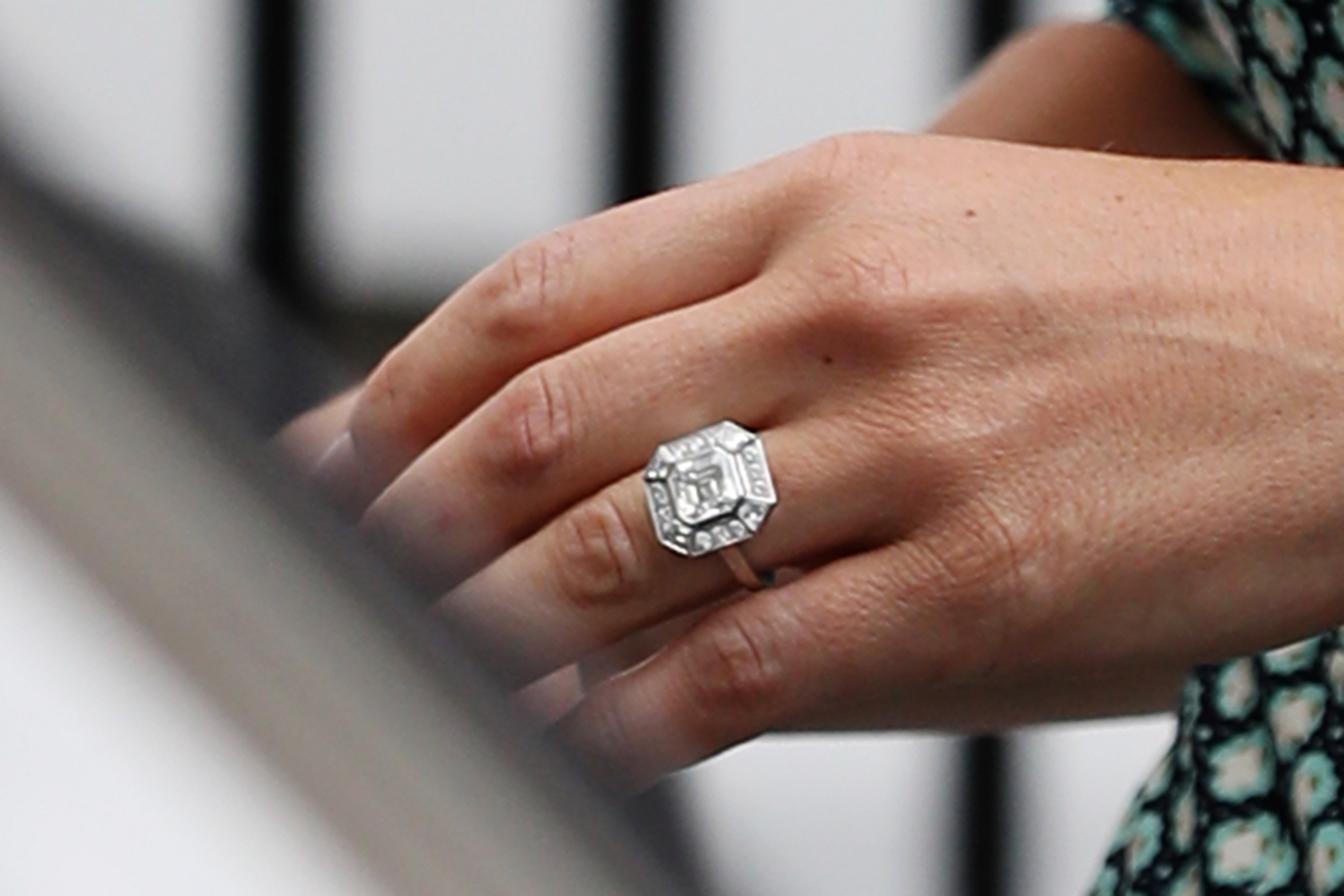 Pippa Middleton's ring captured as she leaves home on July 21, 2016 in London, England ┃Source: Getty Images 