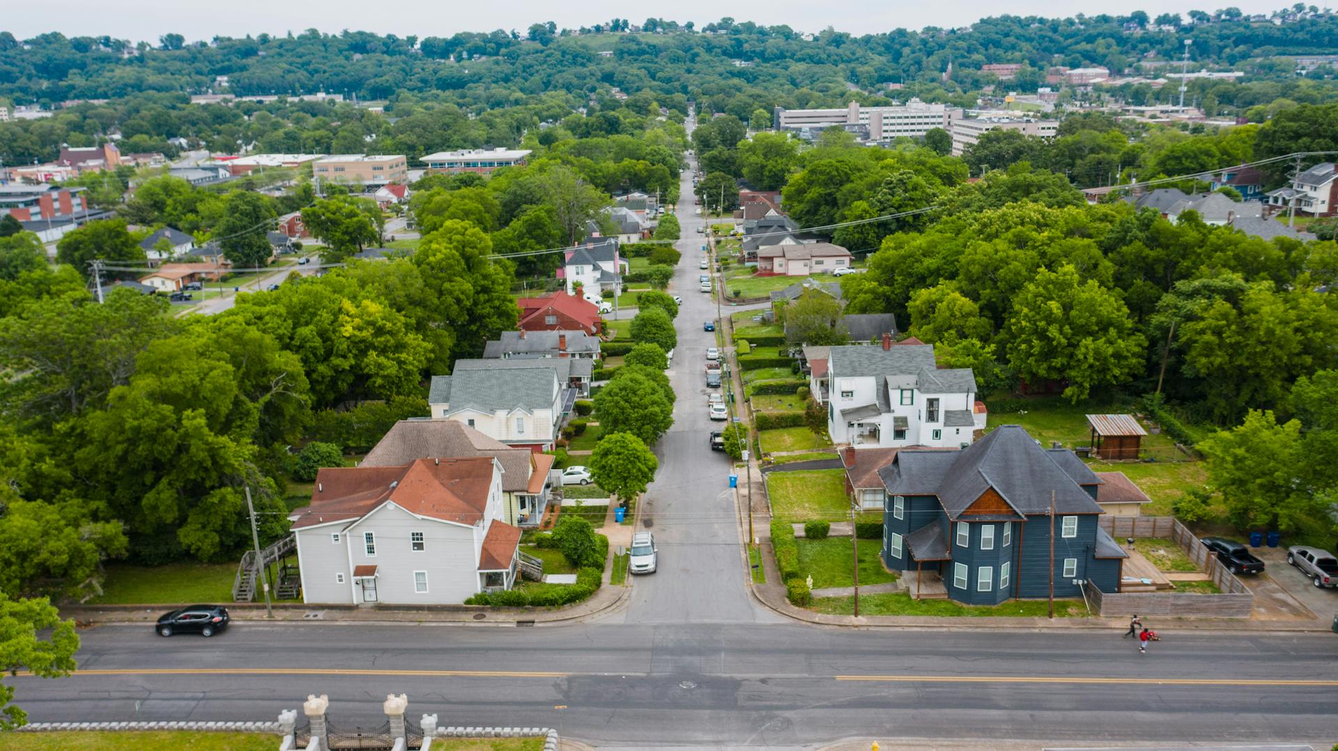 An aerial view of a neighborhood | Source: Pexels