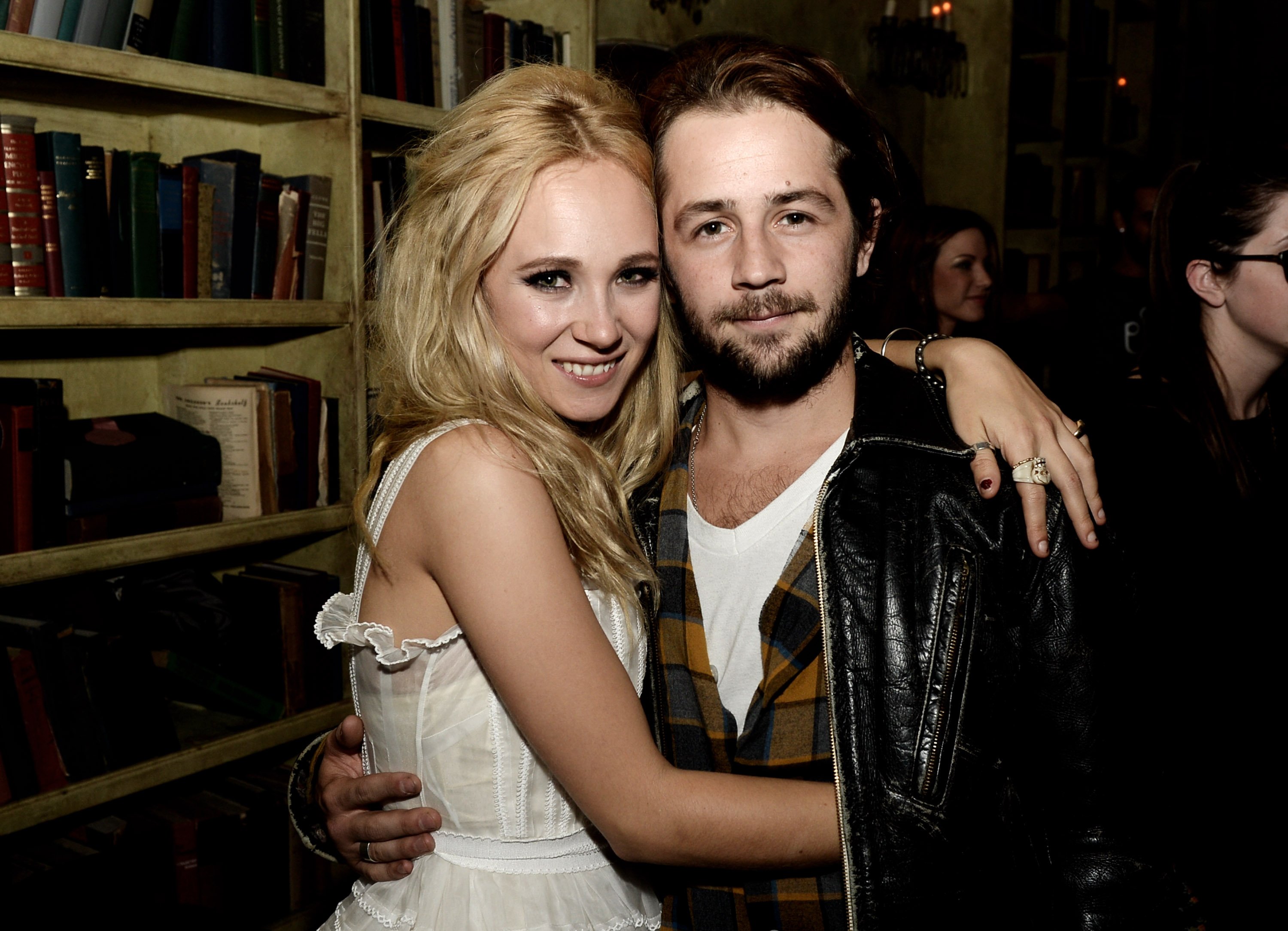 Actors Juno Temple (L) and Michael Angarano pose at the after-party for the premiere of "Afternoon Delight" at Hemmingway's on August 19, 2013 in Los Angeles, California. | Source: Getty Images
