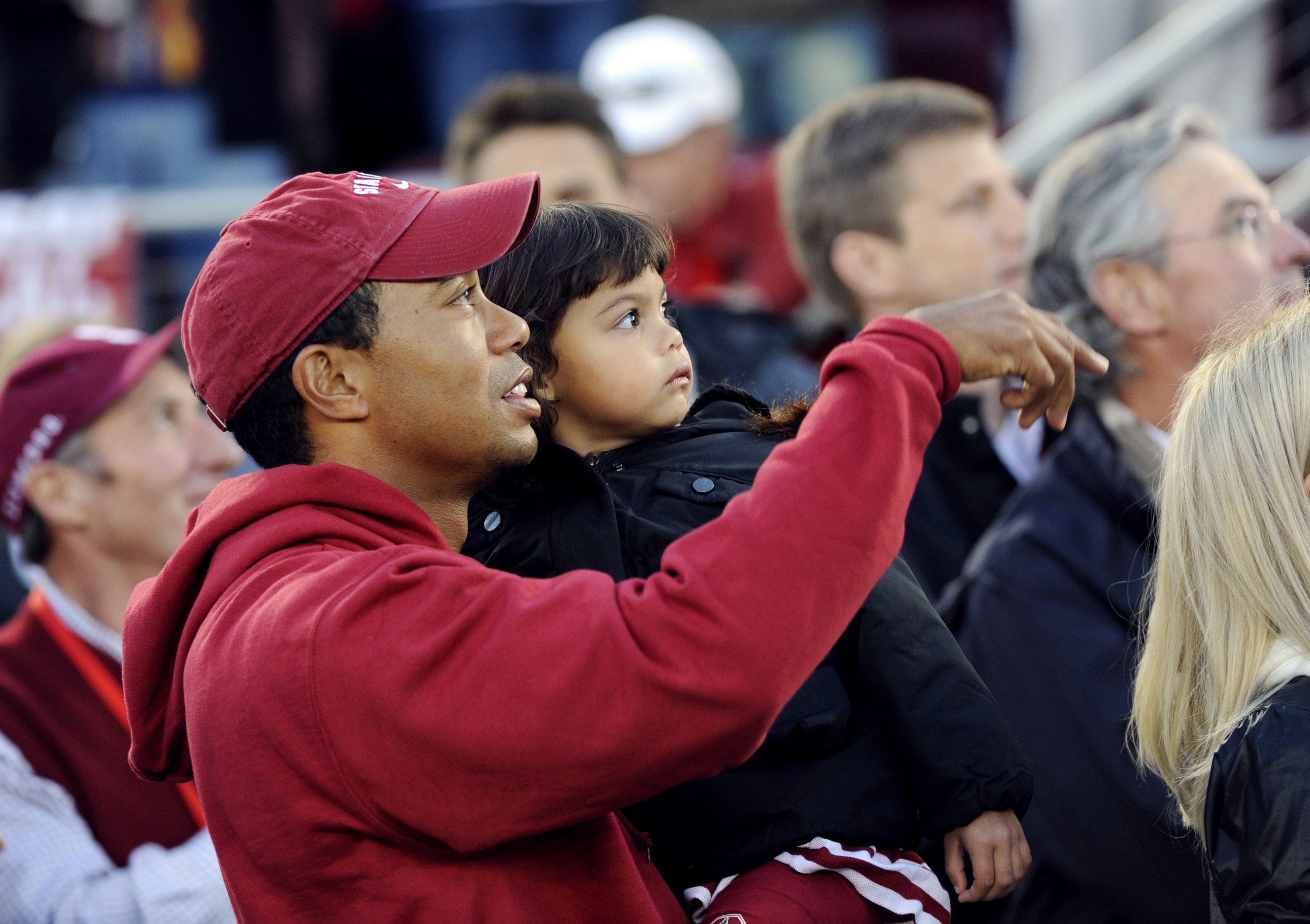 Tiger Woods and his daughter Sam Alexis Woods watch pre-game fly over between the California Bears and the Stanford Cardinals NCAA football game at Stanford Stadium, Stanford, California. | Source: Getty Images