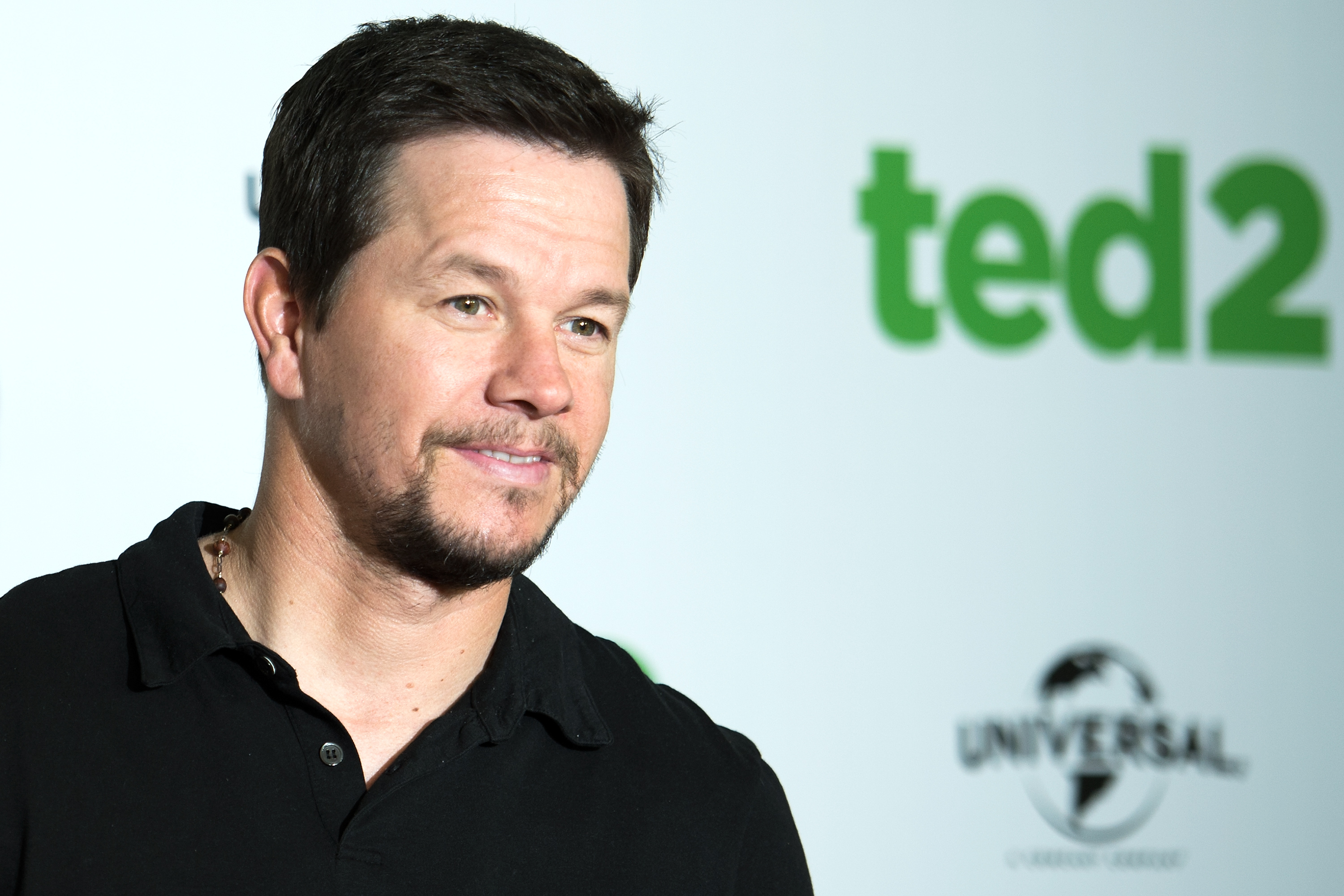 Facial hair added another variation to Wahlberg's familiar appearance without straying far from his typically neat style. Compared with his later half-shaved head, the change was relatively understated.