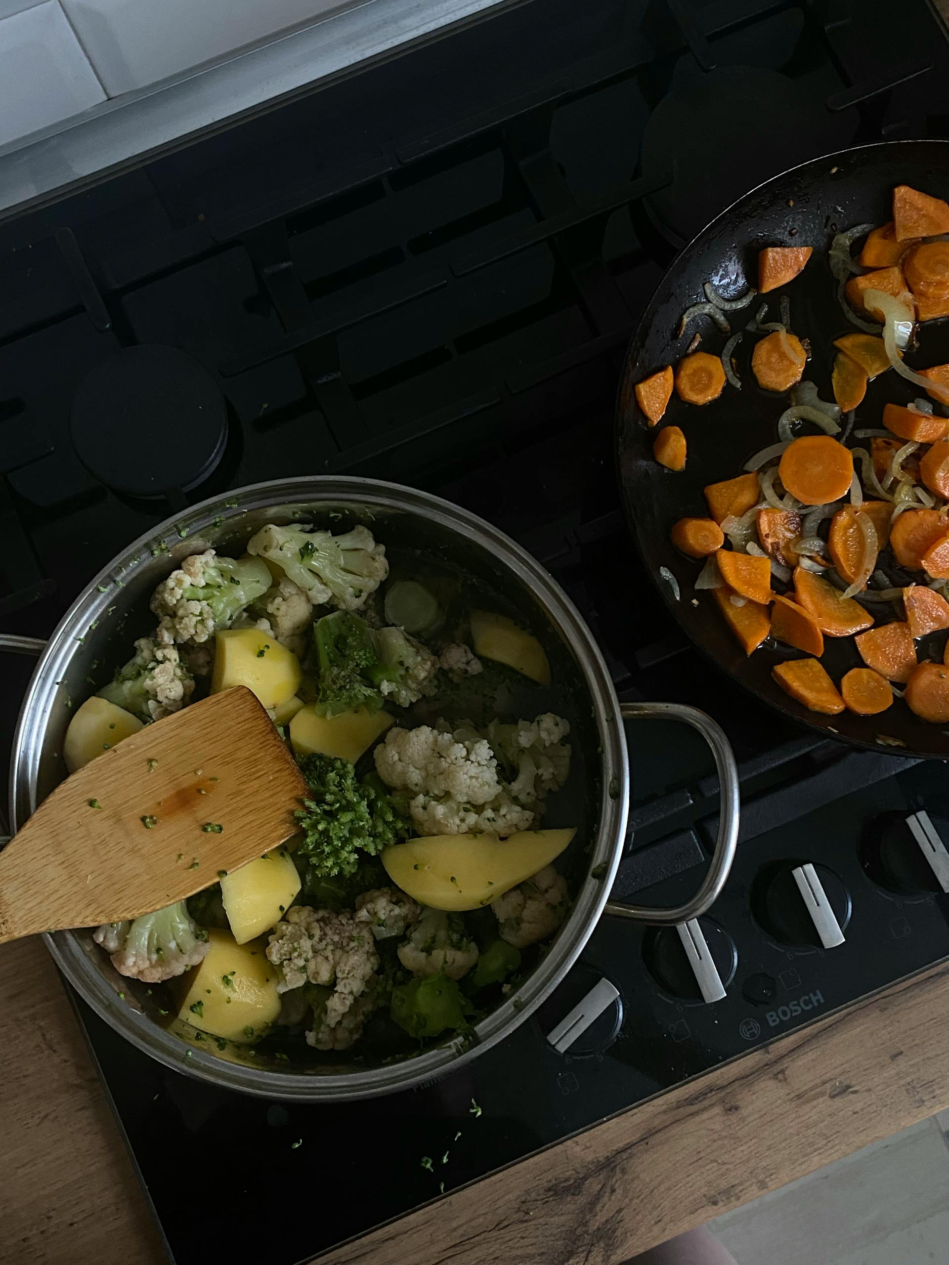 Pots of food on a stove | Source: Pexels