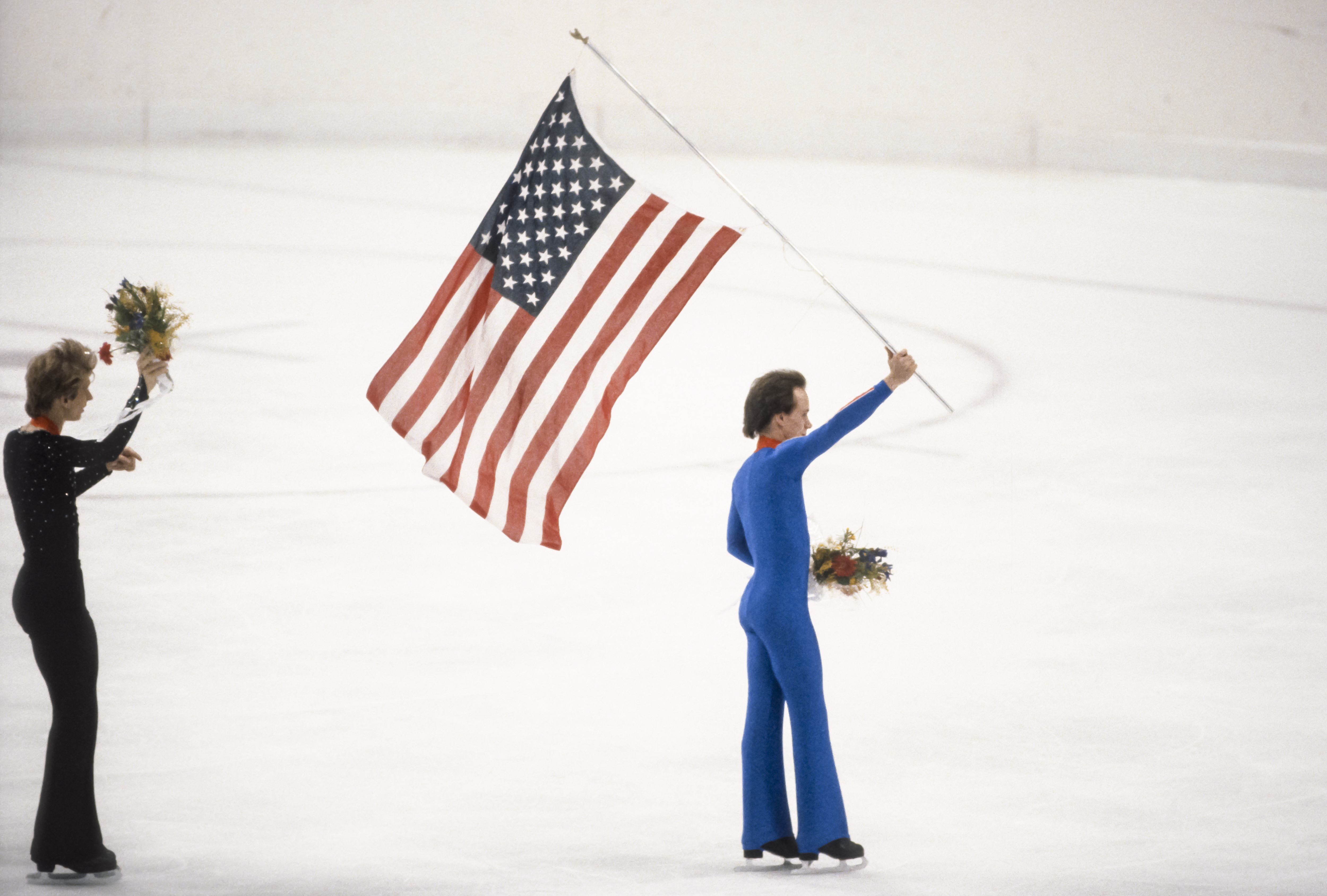 Scott Hamilton (USA) skates with the USA flag following the medal ceremony for the Men's Singles competition in the 1984 Winter Olympics in Sarajevo, Yugoslavia on February 16, 1984 | Source: Getty Images