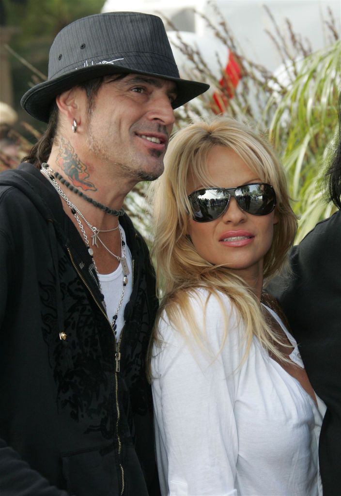 Tommy Lee and Pamela Anderson during an annual party on December 24, 2005 in Malibu, California. | Source: Getty Images