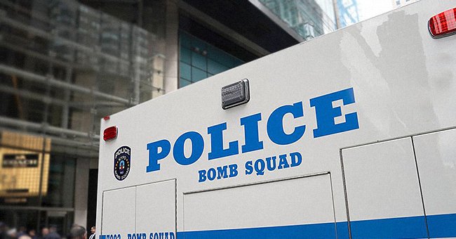 A bomb squad response vehicle is parked outside a building | Photo: Getty Images