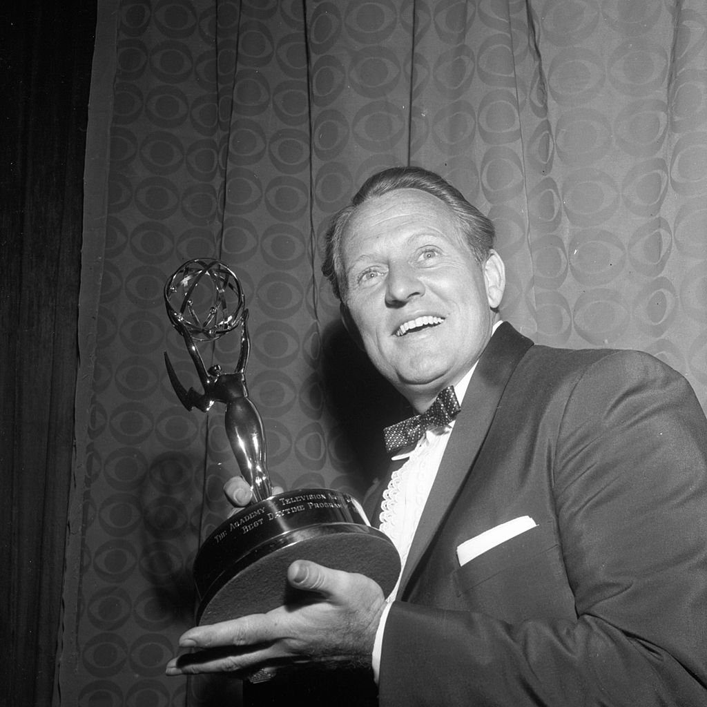 Art Linkletter poses with an Emmy award for " Best Daytime Program" at the TV Emmy Awards on March 7,1955. | Photo: Getty Images