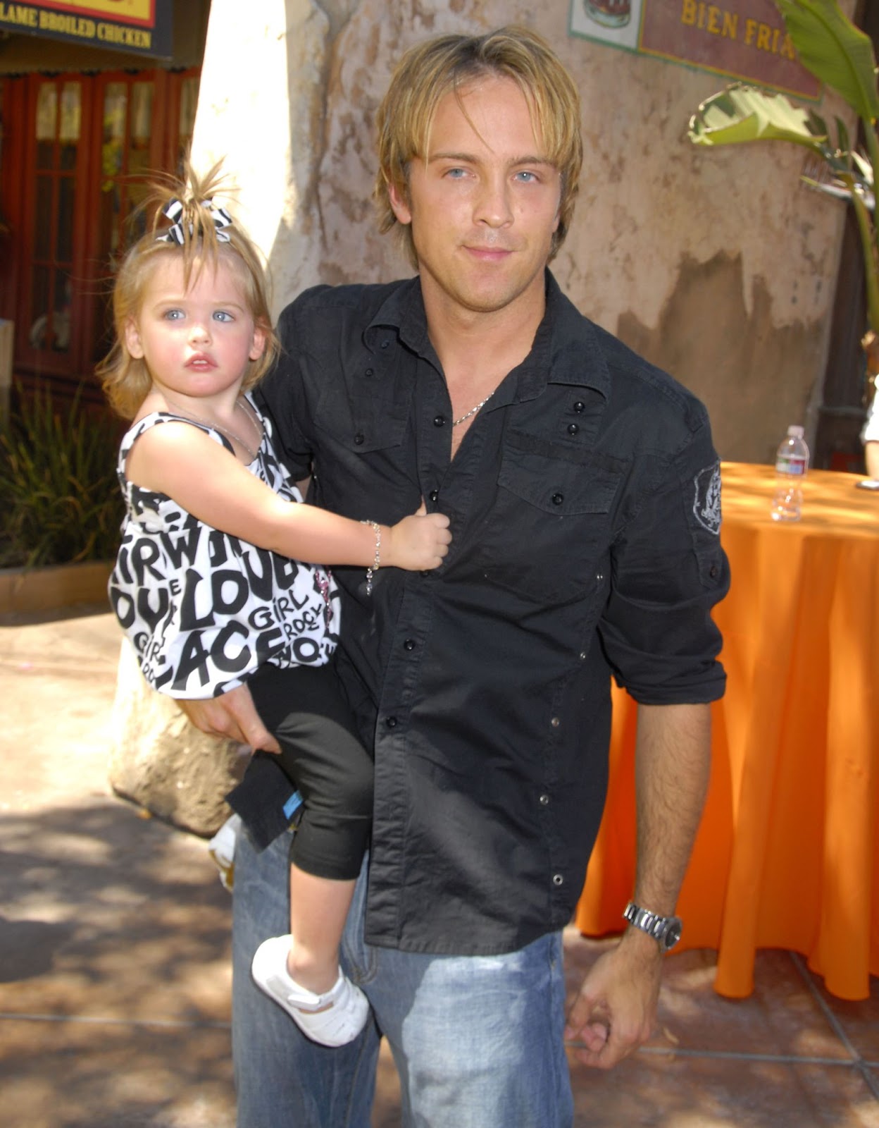 Dannielynn and Larry Birkhead arrive at the Launch celebration party for The Simpsons Ride at Universal Studios Hollywood on May 17, 2008, in Universal City, California. | Source: Getty Images