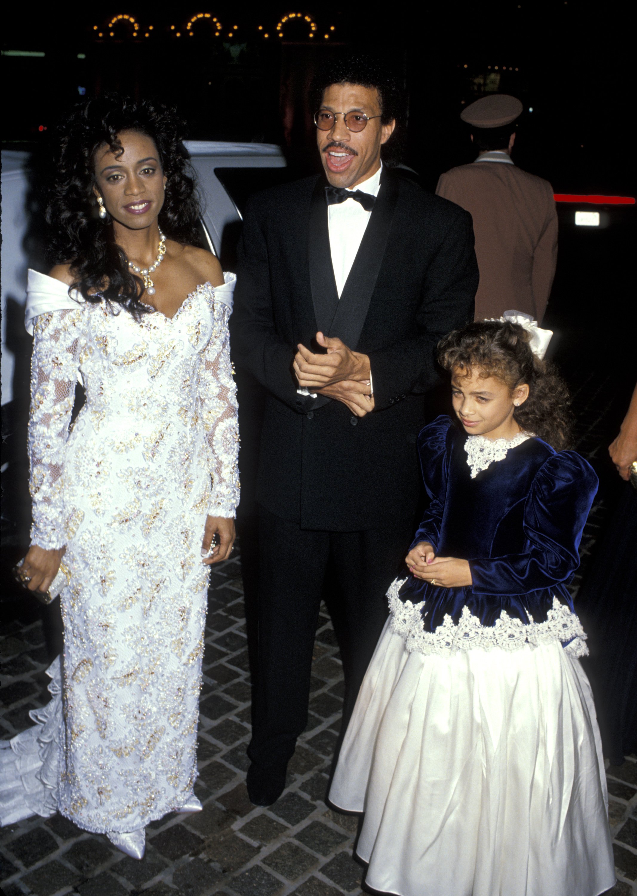 Lionel Richie, Nicole Richie and Brenda Harvey and the Carousel of Hope Ball 1990. | Source: Getty Images