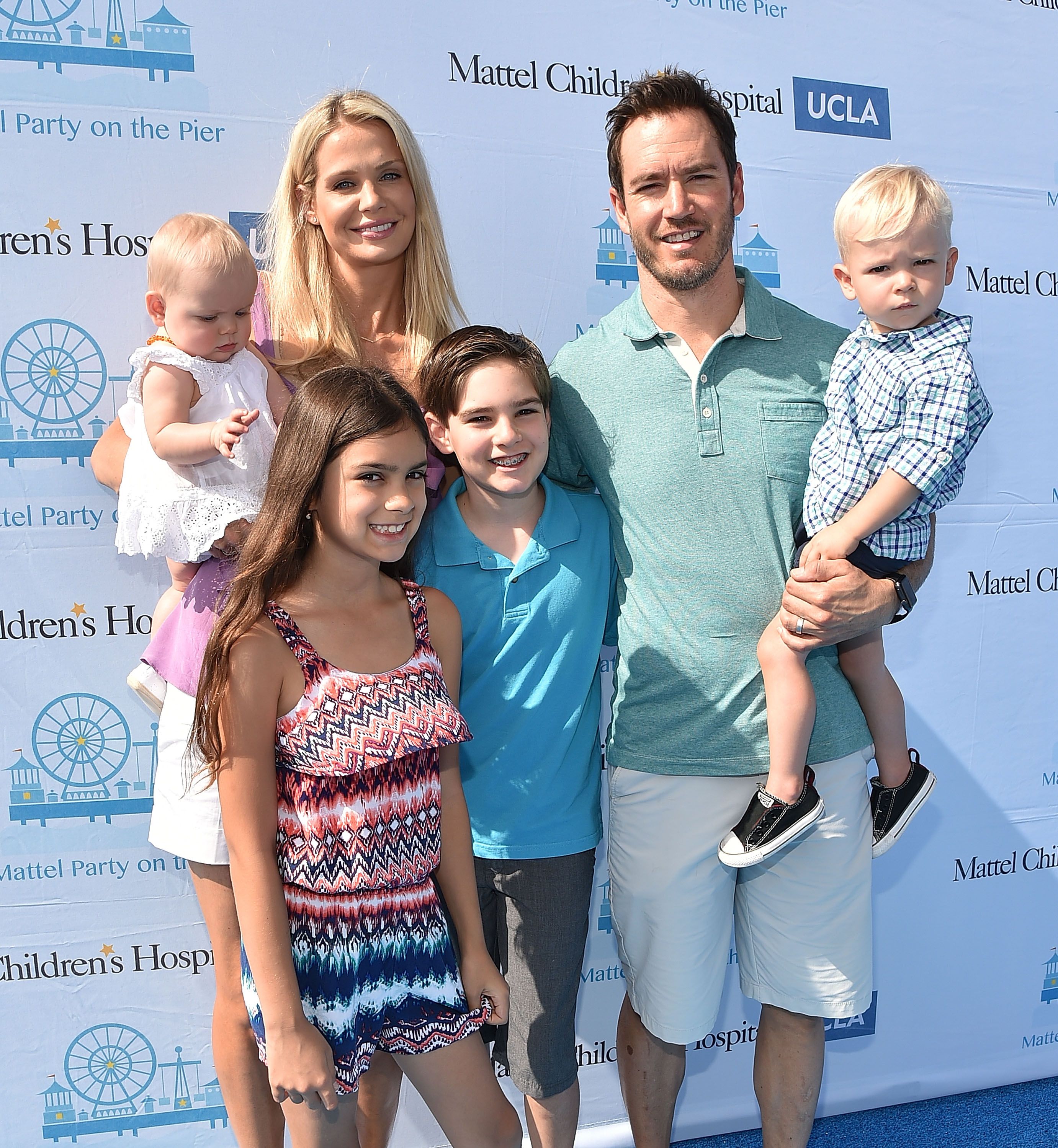 Mark-Paul Gosselaar, Catriona McGinn and their children during the Mattel Party On The Pier at Santa Monica Pier on September 27, 2015 in Santa Monica, California. | Source: Getty Images