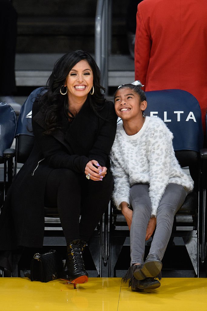 Vanessa and Gianna Bryant pictured at a basketball game at Staples Center on November 29, 2015 in Los Angeles, California. | Source: Getty Images