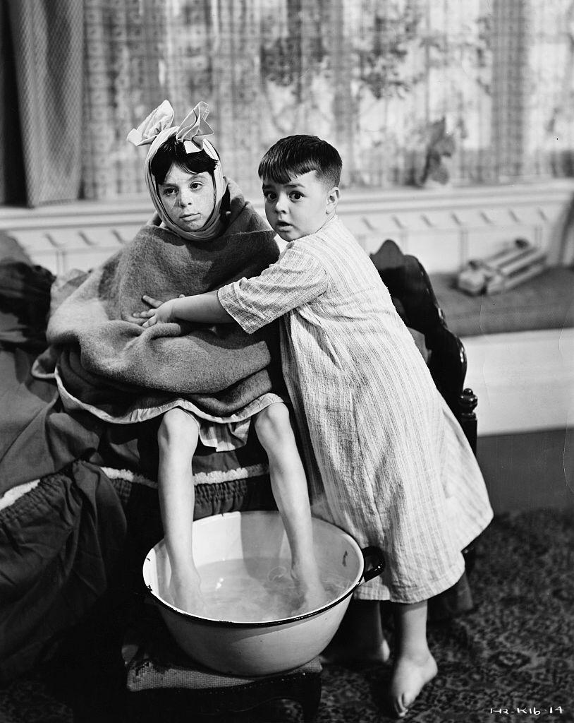 Carl Switzer (left) as Alfalfa and George McFarland as Spanky in the 1938 film Canned Fishing | Photo: Getty Images