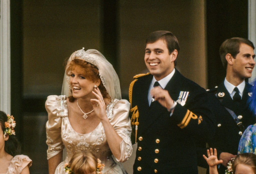 Sarah, Duchess of York and Prince Andrew, Duke of York wave to well-wishers after their wedding, London, England, July 23, 1986. | Photo: GettyImages
