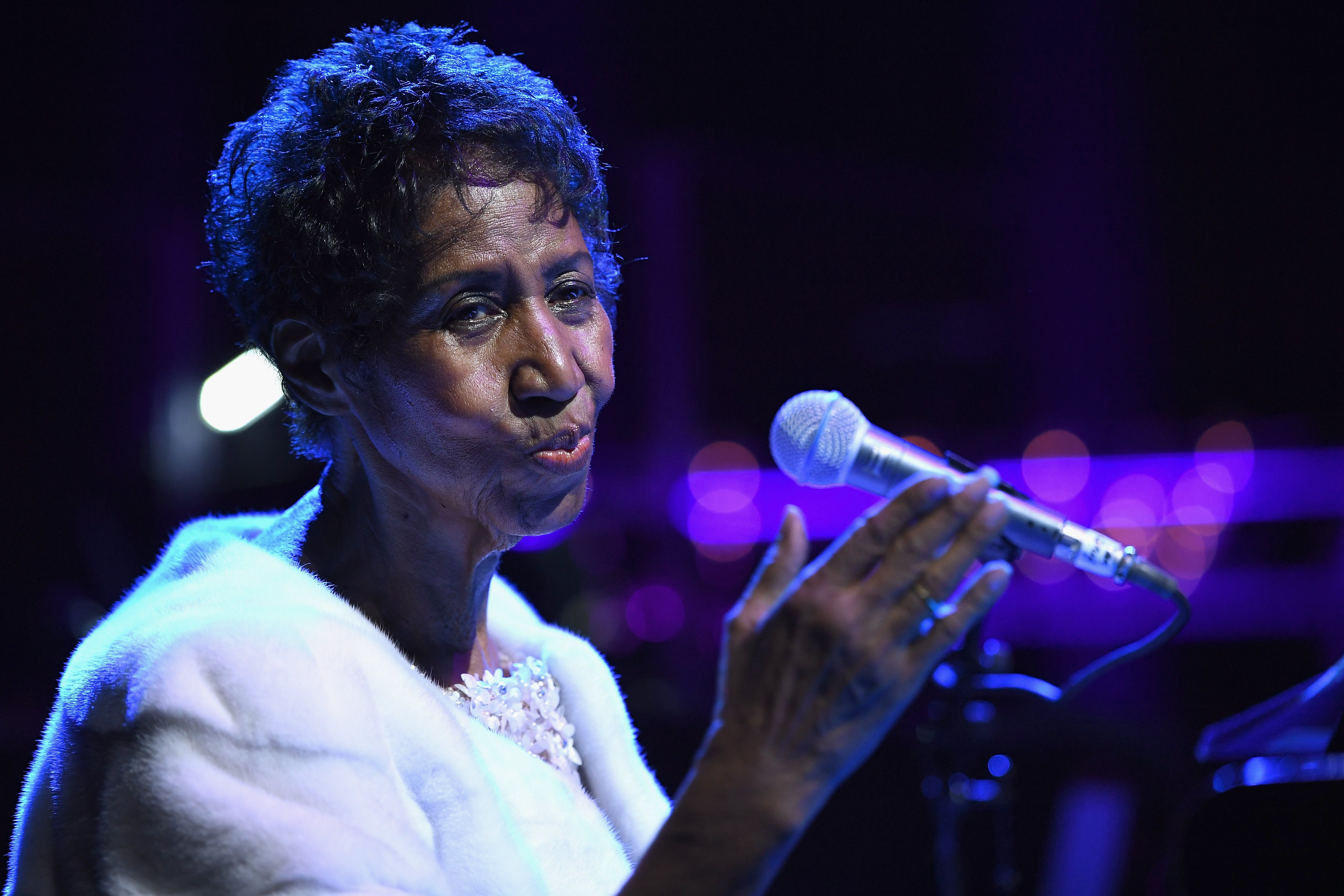 Aretha Franklin performing on stage at the Elton John AIDS Foundation's 25th year commemoration in New York on November 7, 2017. | Source: Getty Images