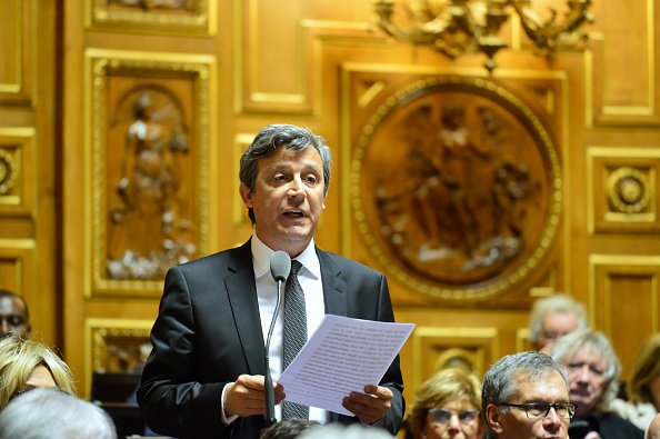 Le sénateur David Assouline intervient lors de la séance de questions au gouvernement au Sénat. | Photo : Getty Images