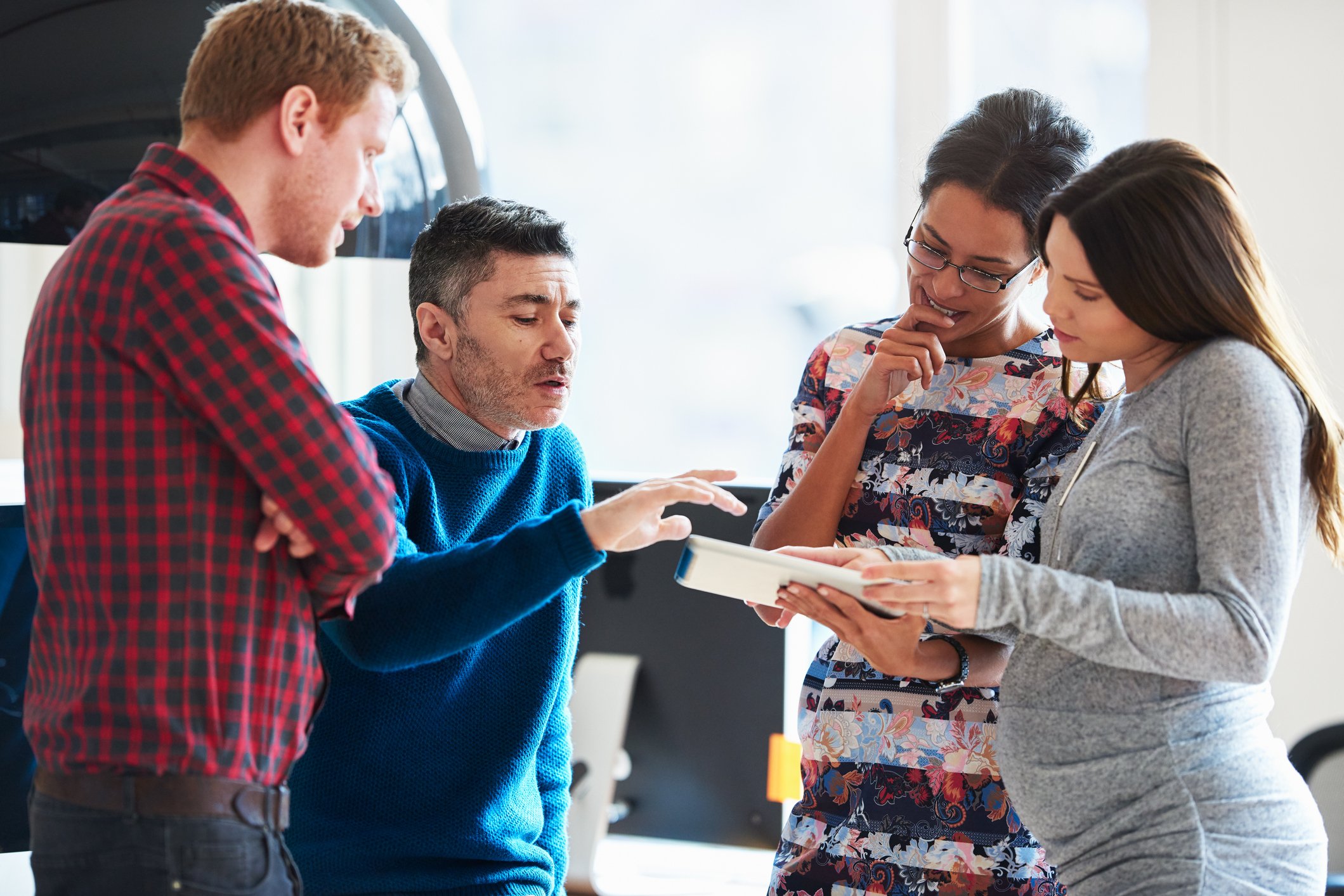 Photo of a group of people having a discussion | Photo: Getty Images