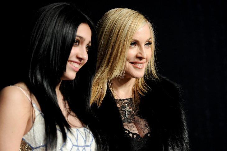 Lourdes Leon und Madonna im Sunset Tower am 27. Februar 2011 in West Hollywood, Kalifornien. | Quelle: Getty Images