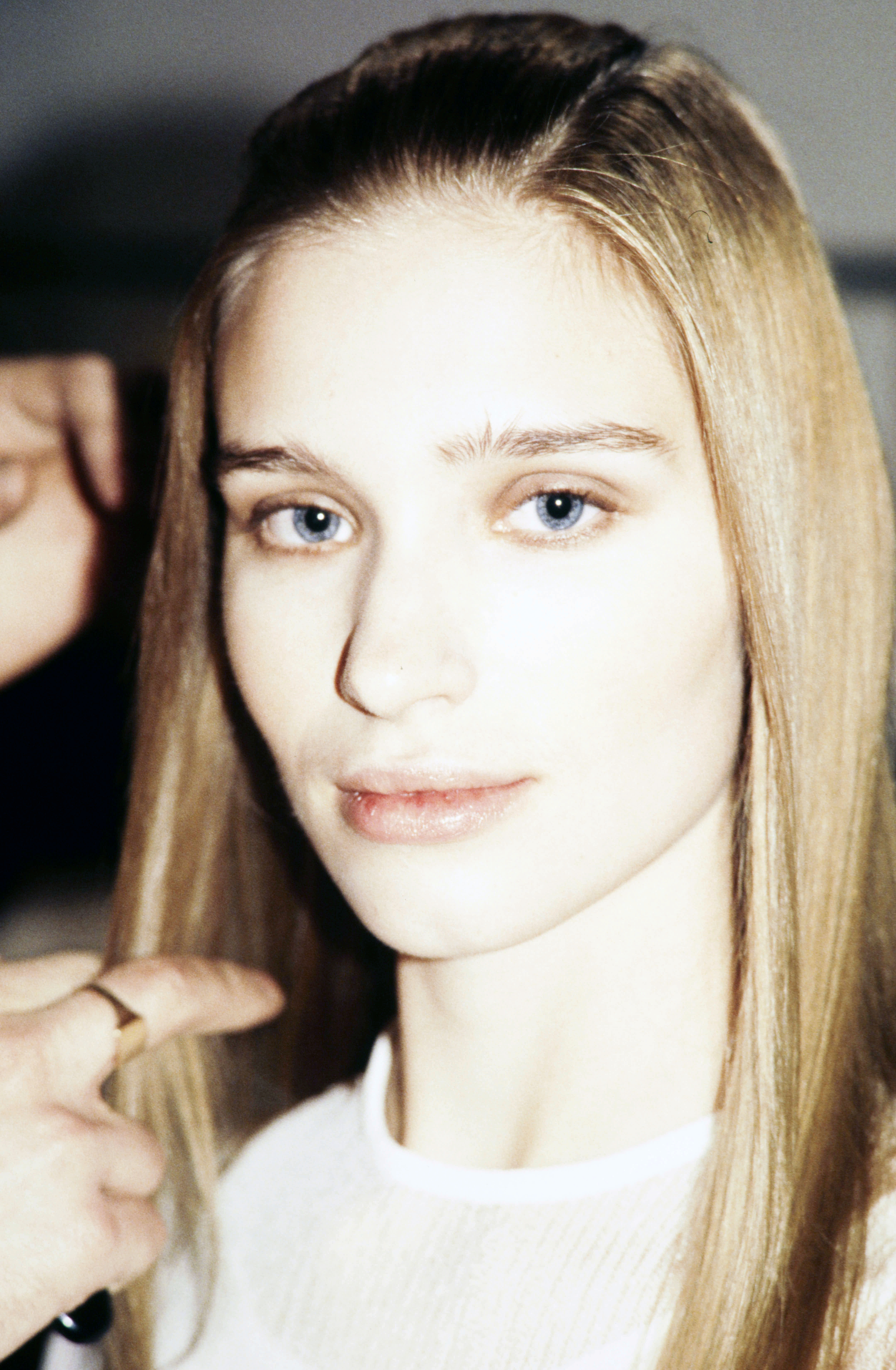 Georgina Cooper backstage at the Calvin Klein Spring 1998 "Ready to Wear" runway show on November 7, 1998 | Source: Getty Images