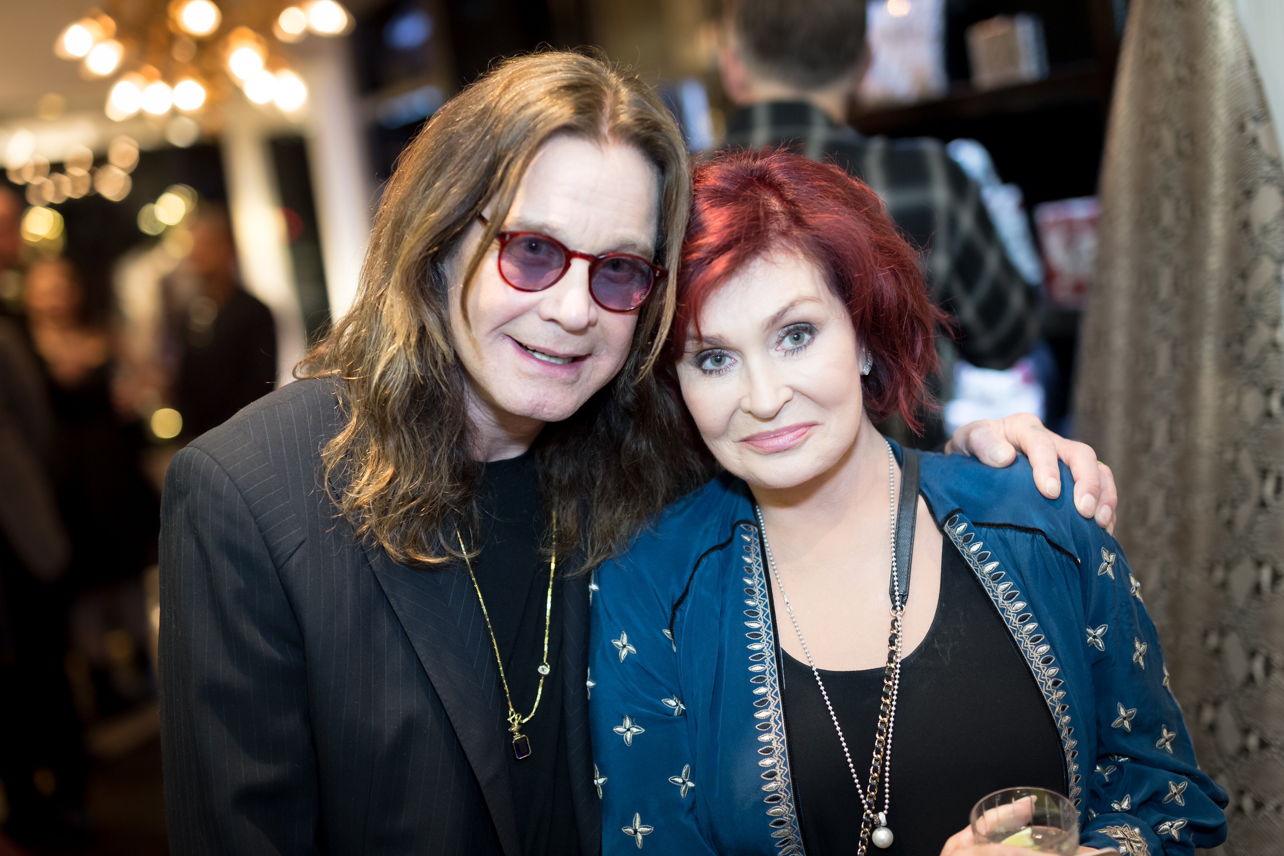 Ozzy Osbourne ve Sharon Osbourne, 28 Eylül 2017'de Los Angeles, California'da Elisabeth Weinstock'ta düzenlenen Billy Morrison Aude Somnia Kişisel Sergisine katıldı |  Kaynak: Getty Images