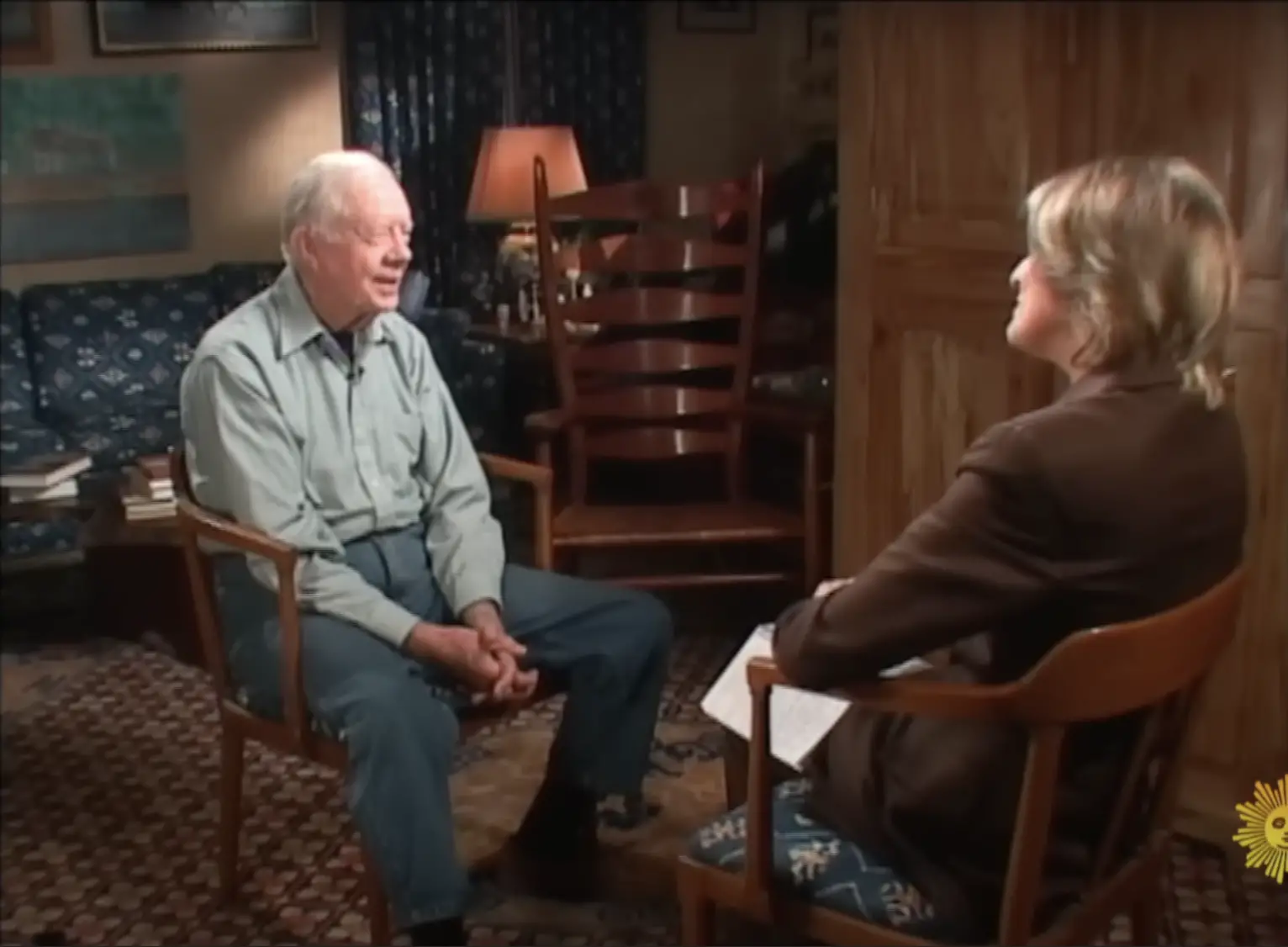 Jimmy Carter and an interviewer at his home in Plains, Georgia. | Source: YouTube/CBSundayMorning