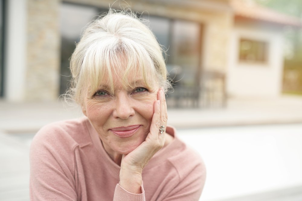 Elderly woman staring straight at the camera. | Photo: Shutterstock