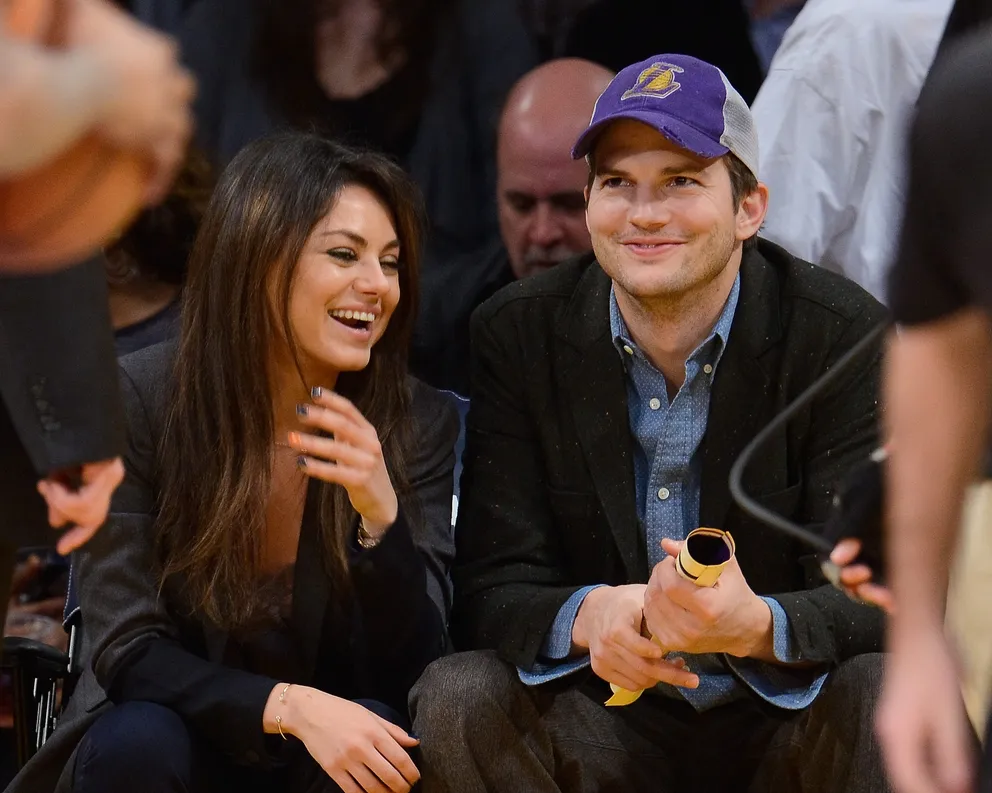 Ashton Kutcher et Mila Kunis le 3 janvier 2014 à Los Angeles, en Californie. | Source : Getty Images