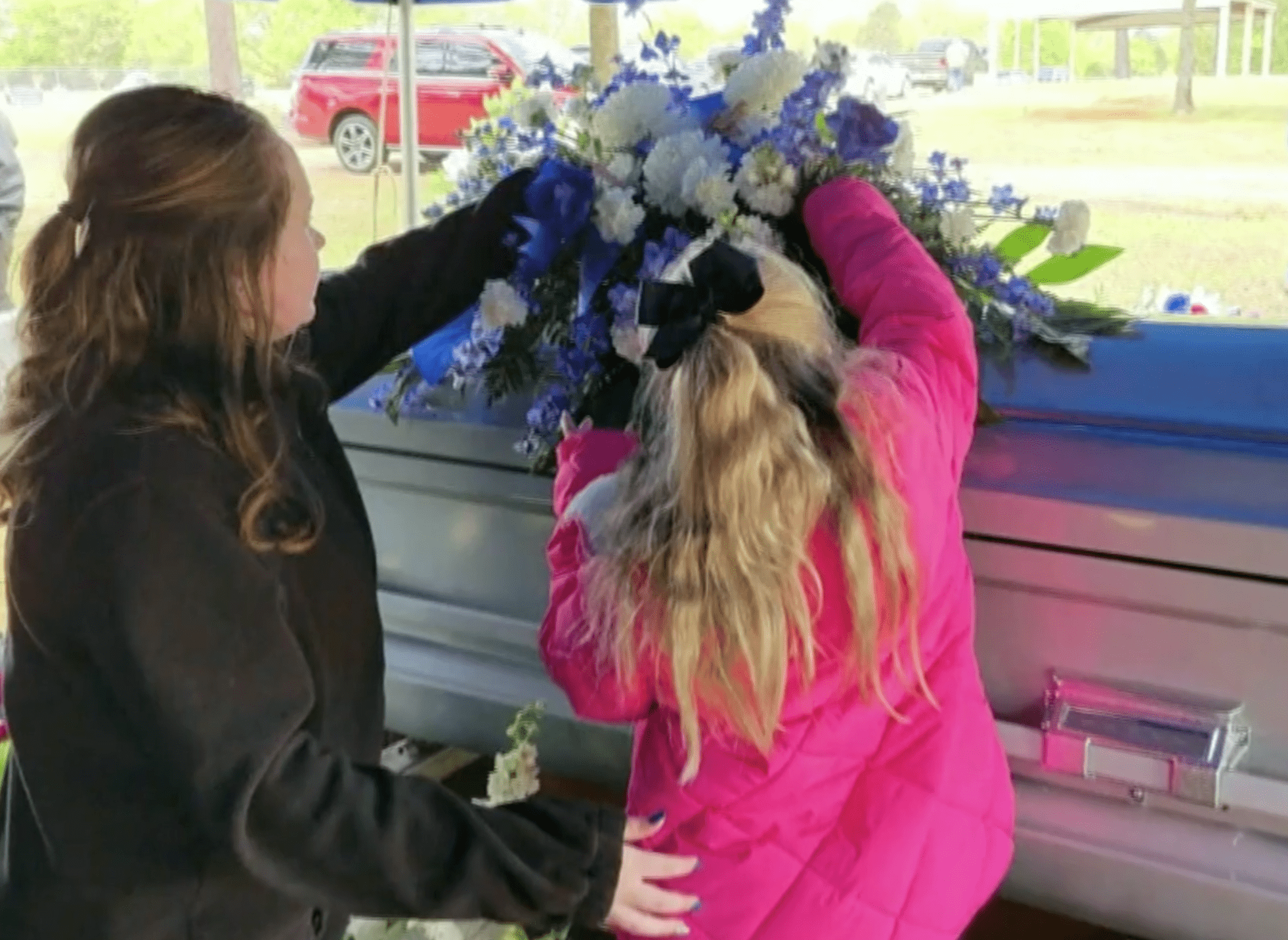 Family bids farewell to a loved one at the funeral. | Source: youtube.com/CBS Sunday Morning