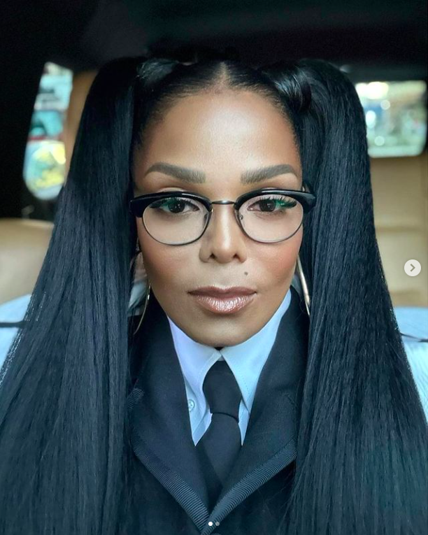 Janet Jackson posing for a selfie posted on February 15, 2024 | Source: Instagram/janetjackson