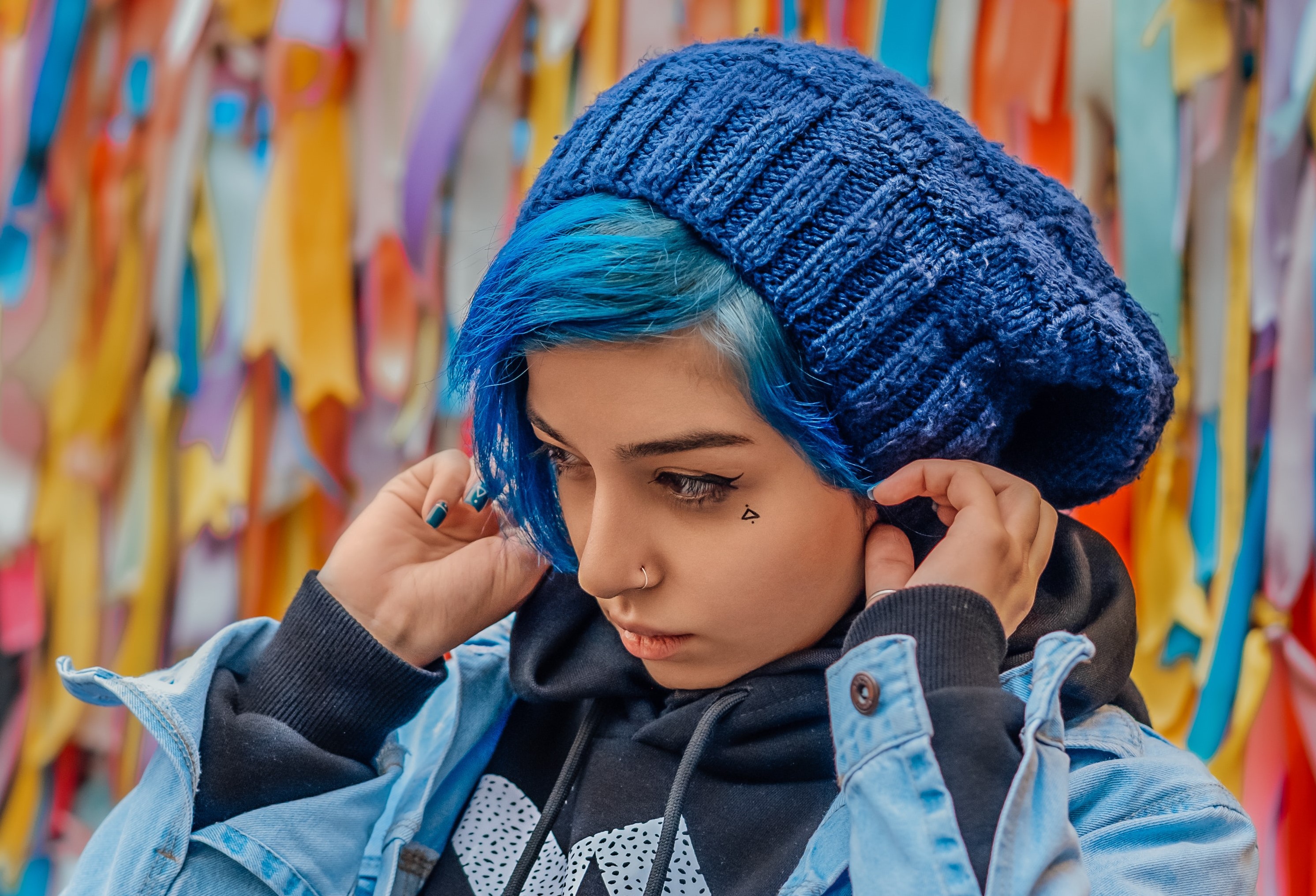 A woman with blue hair. | Source: Unsplash