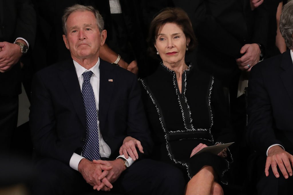 Former U.S. President George W. Bush and former first lady Laura Bush attend a memorial service for former President George H.W. Bush in the U.S. Capitol Rotunda | Photo: Getty Images